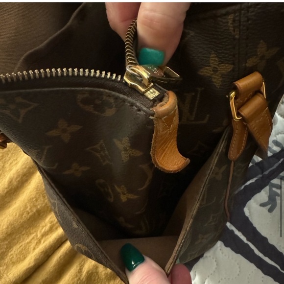 Louis Vuitton Brown Shoulder Bag with Iconic Monogram Pattern Totally PM - Picture 10 of 14